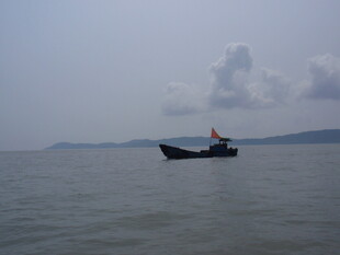 海上孤舟上的独行者