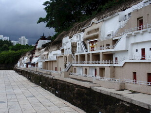 依山傍水的古朴民居建筑