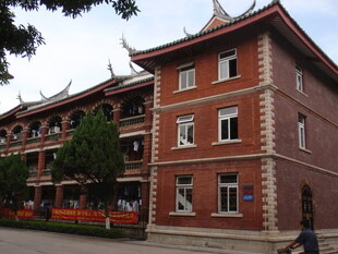 中式风格红砖多层建筑