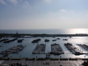 俯瞰海港码头美丽景致