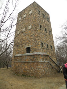 古老砖砌塔楼 静谧景致