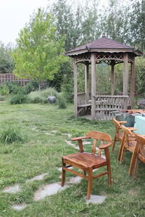 户外庭院木质休闲桌椅凉亭