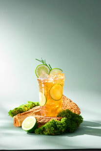 清凉柠檬茶配美味点心