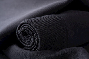 黑色裤袜腰身卷