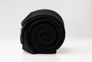 黑色卷起的弹力袜