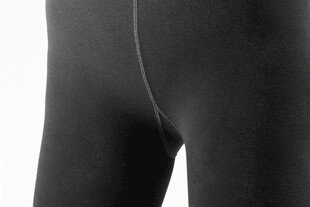 黑色紧身裤特写
