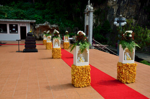 户外婚礼花柱装饰布置