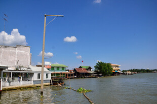 马来西亚河畔风景