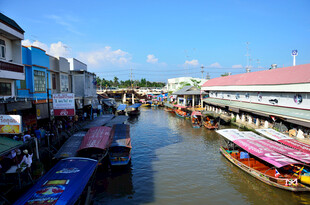 马来西亚水上集市景观
