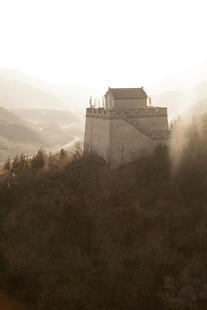 夕阳下的雄伟长城