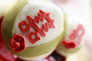 定制字母装饰蛋糕