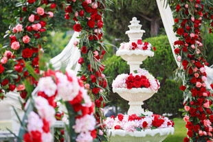 户外红白浪漫婚礼布置