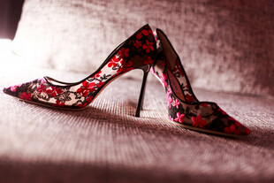 时尚印花高跟鞋特写