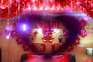 喜庆婚房布置