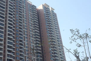 湛江高耸入云的现代高层住宅