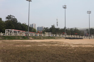 户外田径场及周边设施