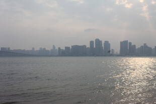 湛江城市江畔风光