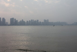 湛江城市江畔远景