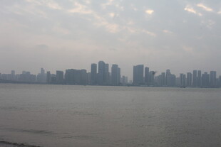 湛江城市江畔风光