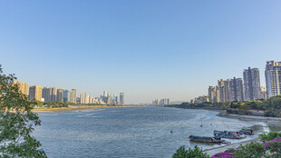 城市河畔风光美景