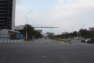 城市空旷道路场景