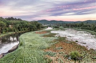田园河畔风光美景