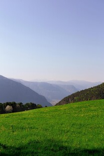 山间绿野美景