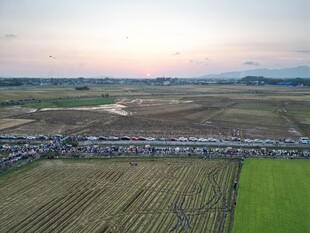 田野间的铁路景观
