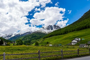 山间绿野美景