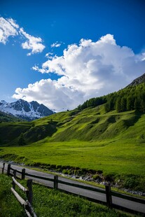 山间绿野美景