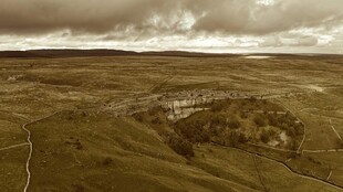 广袤原野的壮丽空中景象
