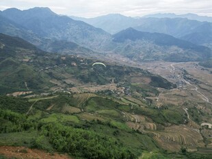 俯瞰山间村落美景