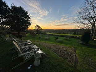 田园黄昏美景 闲适户外时光