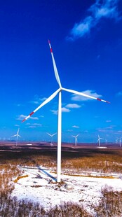 雪地中的风力发电机组