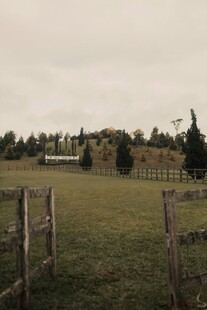 乡村田野围栏风景图