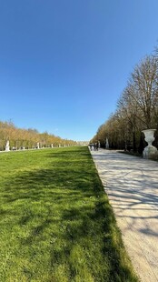 春日草地旁的宽阔步道
