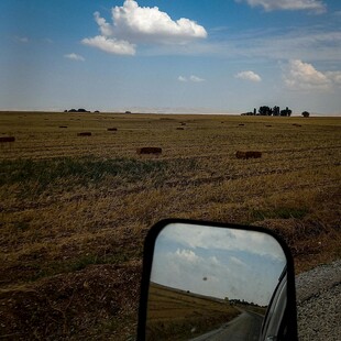 车镜中的旷野景象