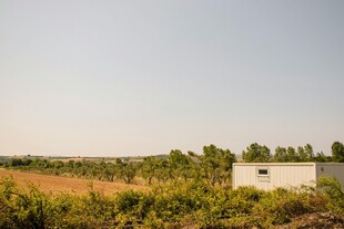 田野边的小屋