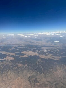 高空俯瞰广袤大地景观