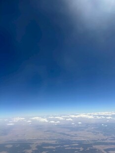 高空俯瞰蓝天白云美景