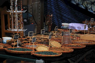 精美香料陈列展示