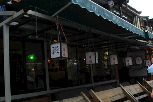 日式街边小店外观