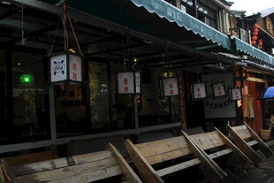 日式街边小店户外场景