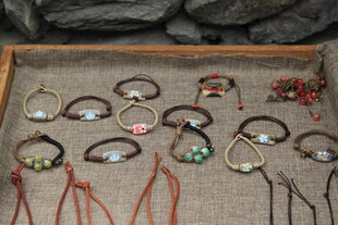 精美多样手链饰品展示