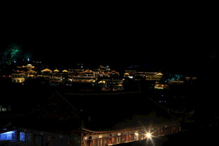 城市璀璨夜景俯瞰图