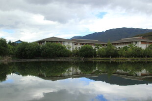 湖畔建筑倒影 山水美景