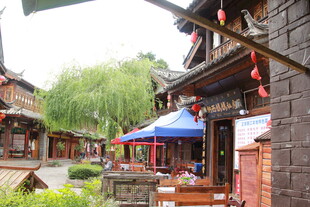 古色古香的中式传统街景