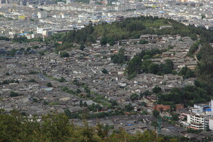 俯瞰城市密集住宅区