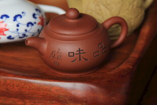 古朴紫砂壶