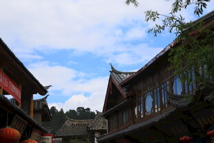 古街中式建筑蓝天白云